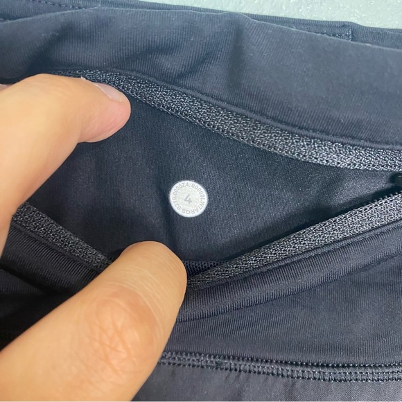 Lululemon Run Times Short Sz 4 Black 4” - Picture 4 of 4